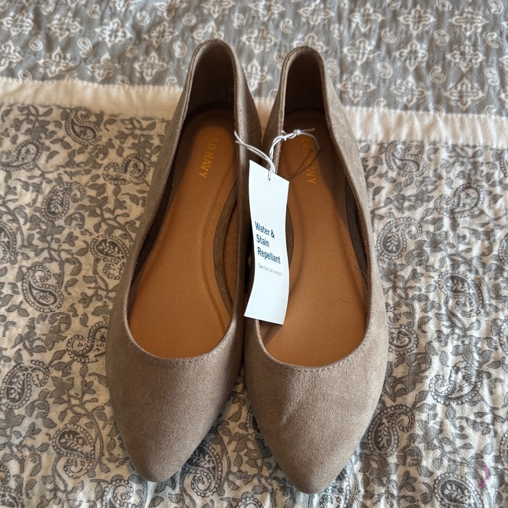 Old Navy Women's Tan Flats